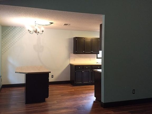5th image of 137 Redbreast Ln