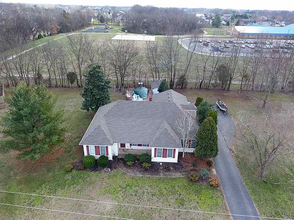 4th image of 231 Plainfield Way