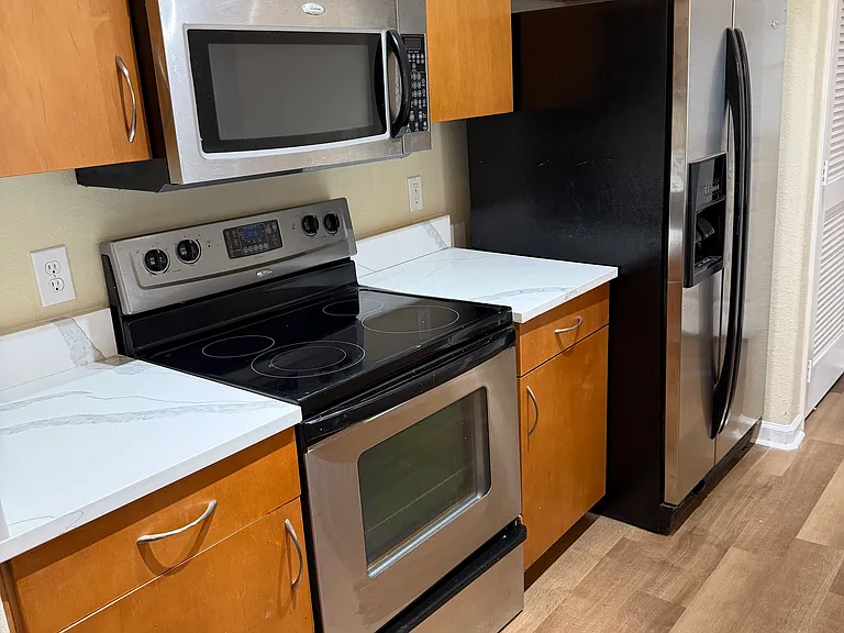 8290 Gate Pkwy W #819 — Photo 3