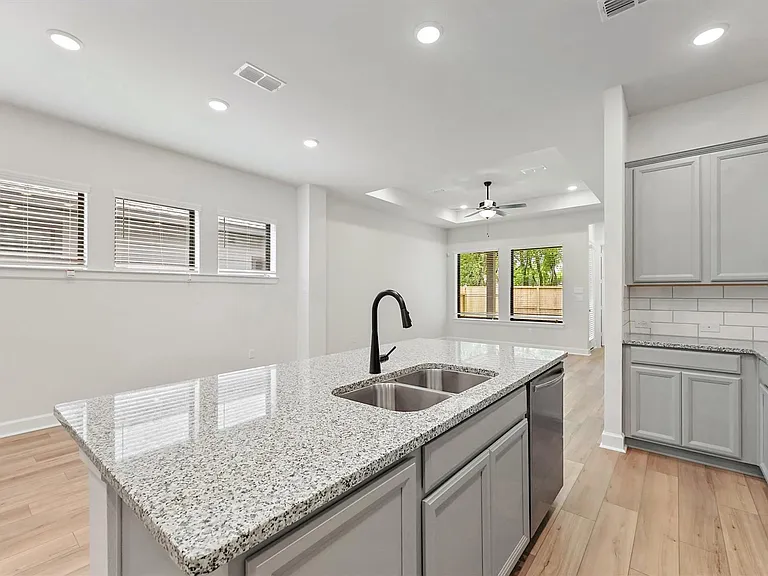10518 William Park Dr — Photo 6