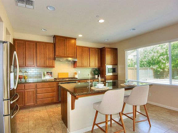 5th image of 789 N San Marcos Dr