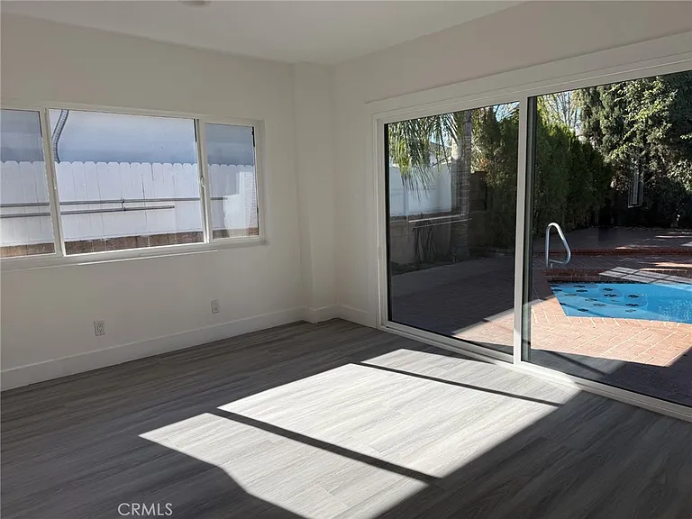 5527 Beckford Ave — Photo 9