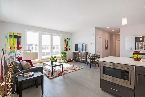 18 Cliveden St #604 — Photo 11
