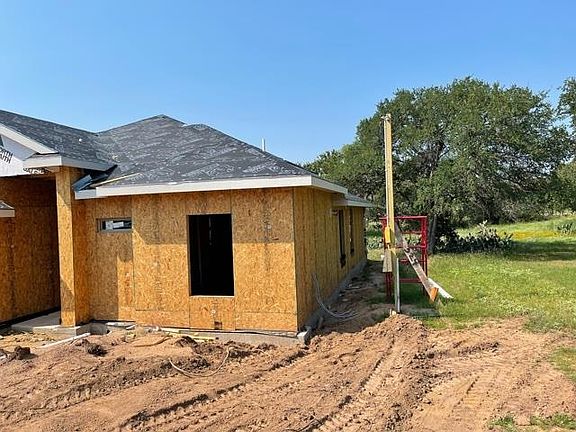 3rd image of 324 Oakhill Dr