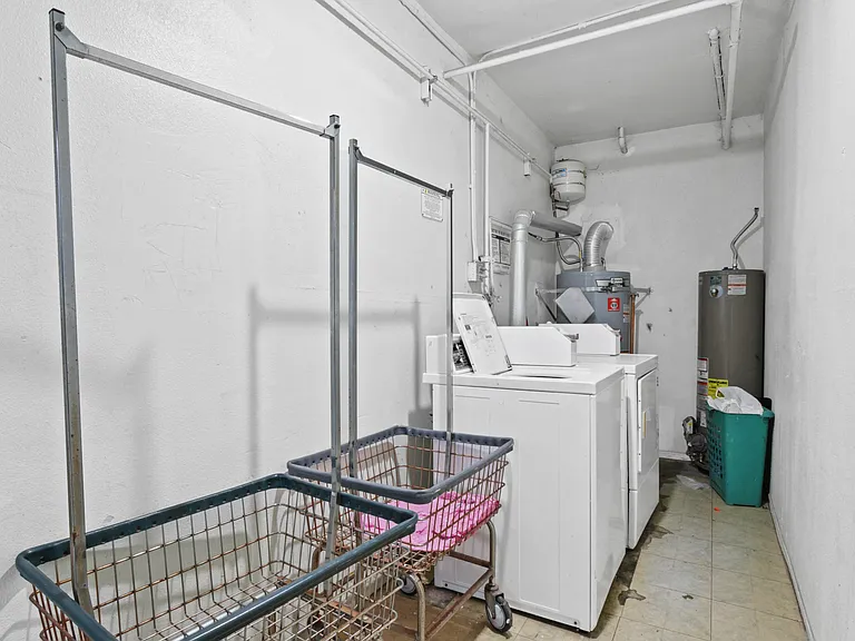 525 W 8th St — Photo 8