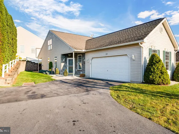 13 Turning Leaf Way, Reading, PA 19605