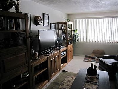 5th image of 2302 W Lake Dr SE