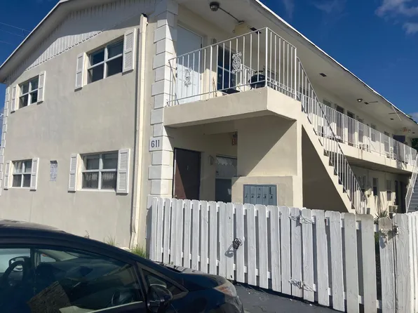 611 NE 5th St, Hallandale Beach, FL