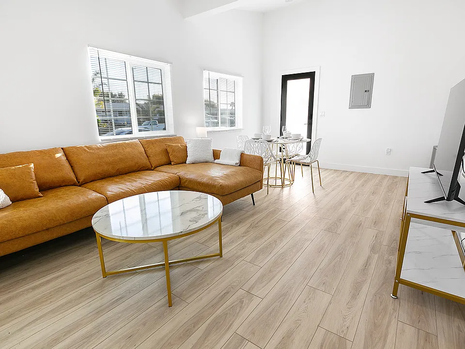 215 Dryden St #215