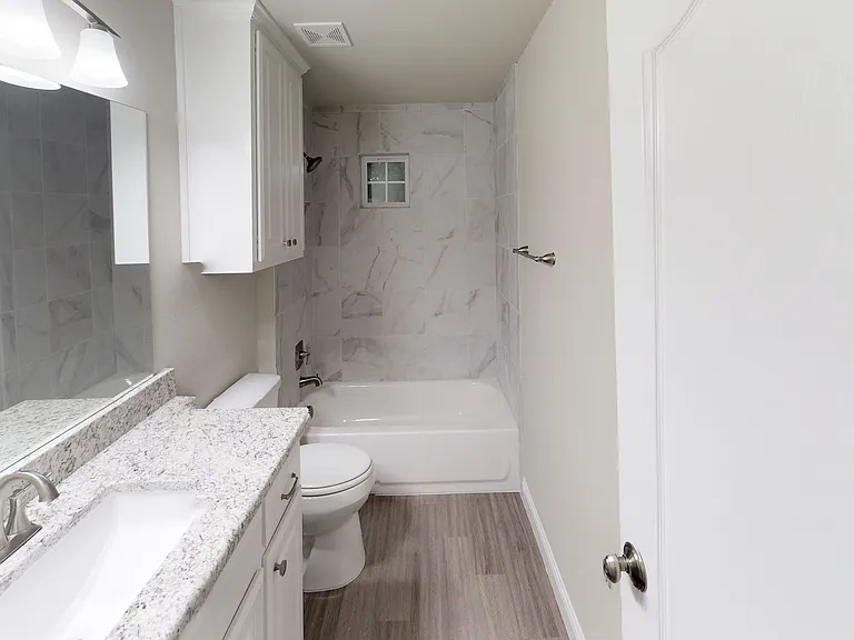 1003 Avenue A — Photo 21