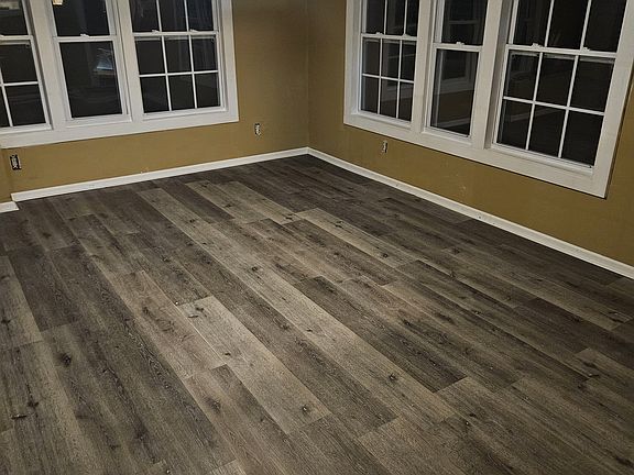 Please note the availability of an additional 488-square-foot family room, featuring expansive windows, new blinds, and new flooring.