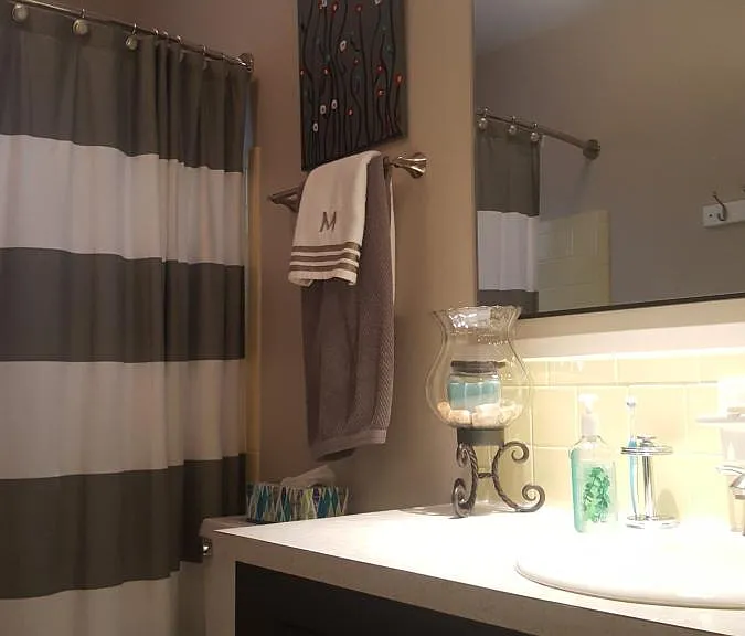 Bathroom (Second Floor)