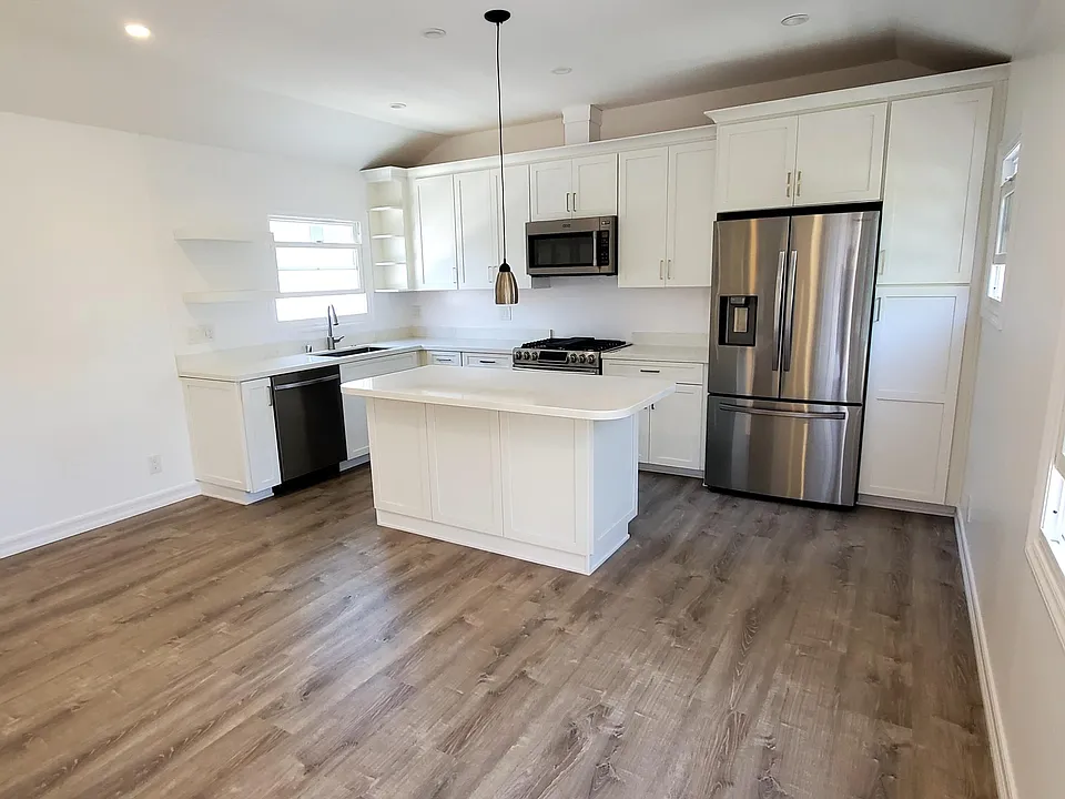 808 Venezia Ave #808