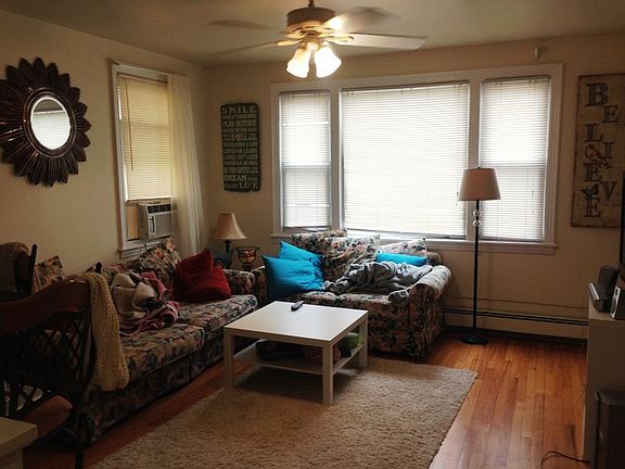 3rd image of 610 Jefferson St #2