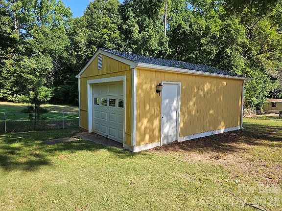 3rd image of 1210 Westover Cir #30
