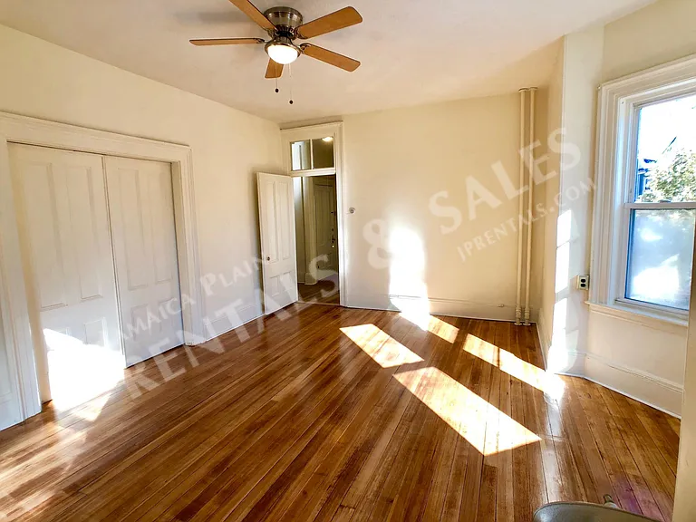47 Custer St #2 — Photo 8