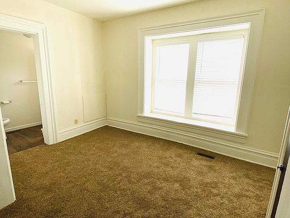 4th image of 825 Pioneer Ln