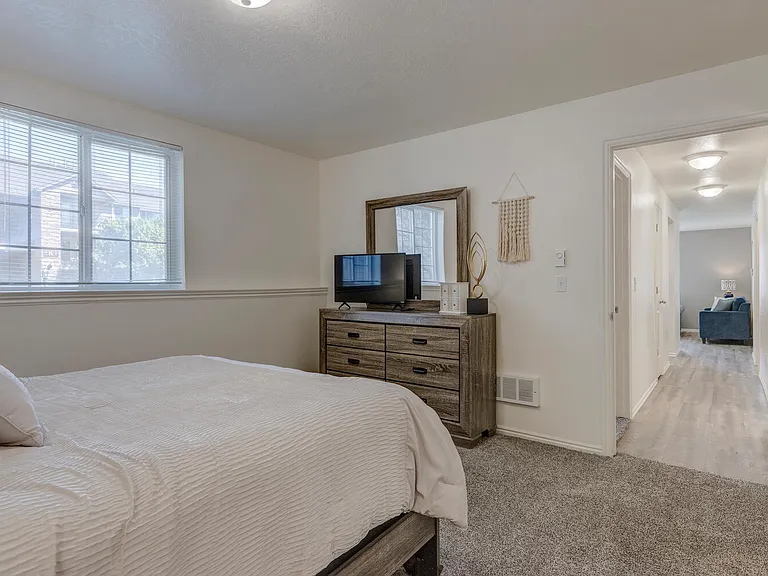 Parkwood Pointe Apartments — Photo 106