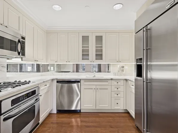 502 Park Avenue image 3 of 11