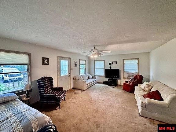 3rd image of 1008 Lakeshore Rd