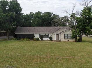 1112 Cypress St, Graham, TX 76450