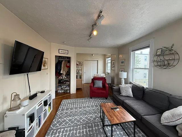 845 E 2nd St #2 — Photo 4
