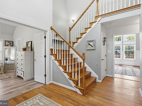 4th image of 11064 Stream Side Ln