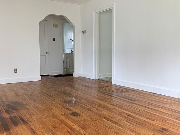 5th image of 559 Emerson Dr