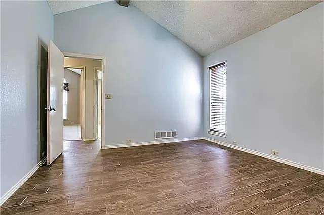 1207 Mistywood Ln — Photo 15