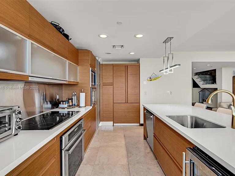 5875 Collins Ave #1714 — Photo 6