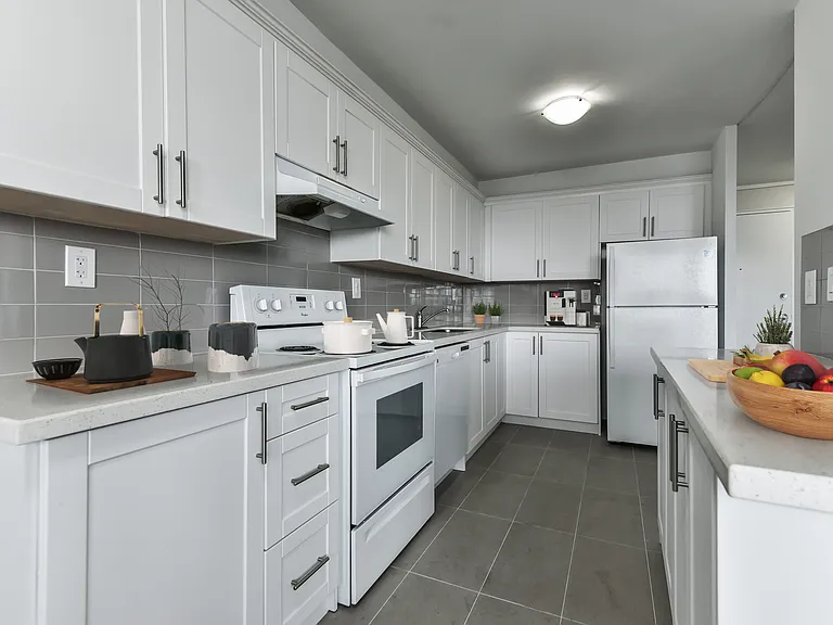 411 Eglinton Ave E #802 — Photo 4