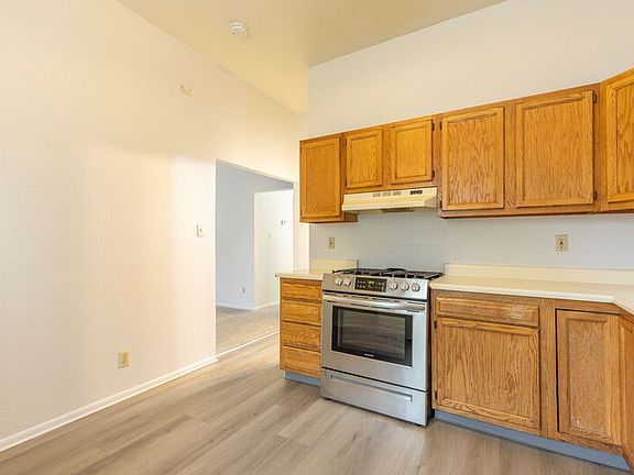 3rd image of 2245 Grove Cir