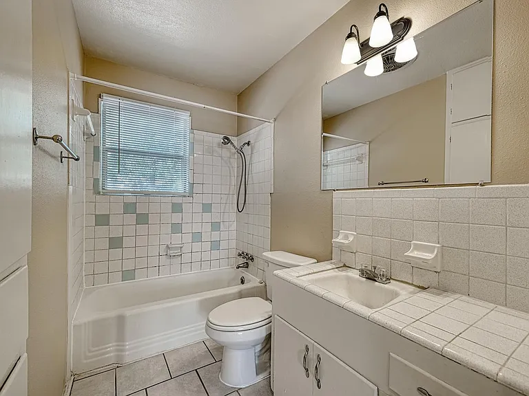 4906 Gladeview Dr — Photo 9