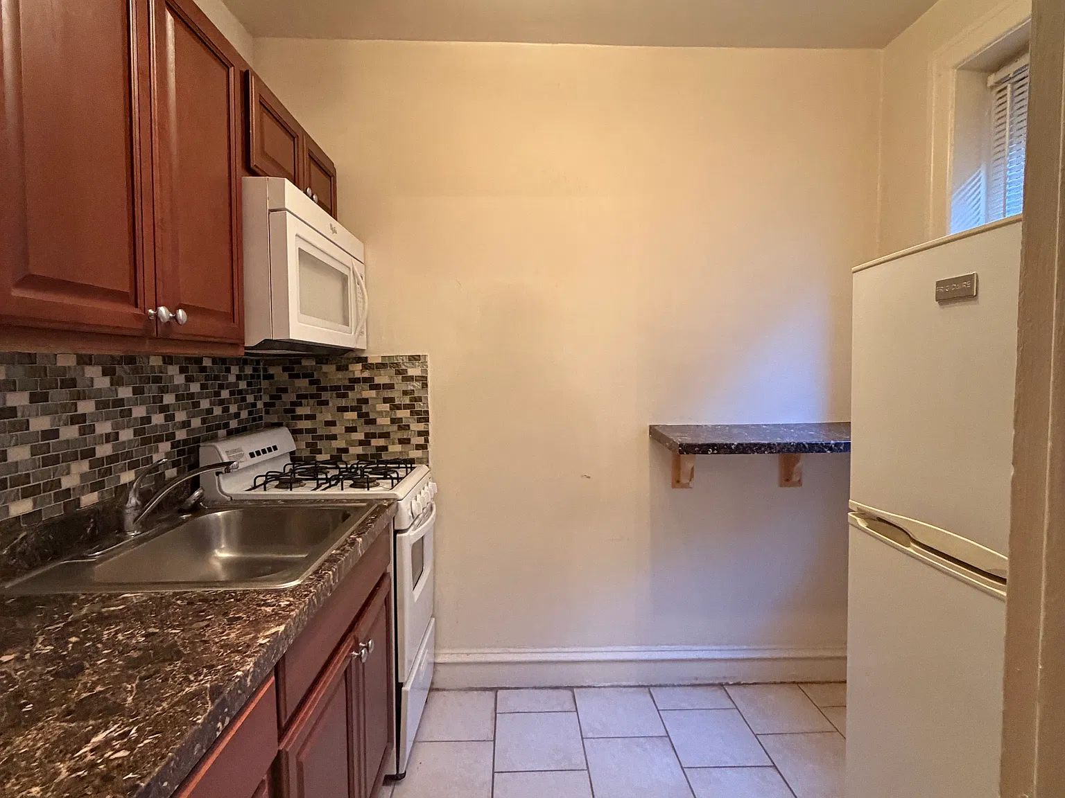 Studio, 350 sqft, $985 — Photo 2