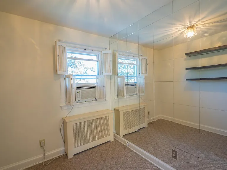 202 S Courthouse Rd — Photo 21