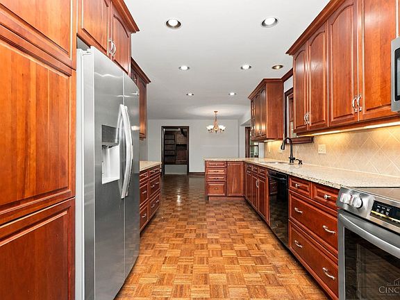3rd image of 7043 Stonington Rd