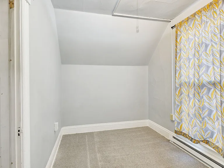 303 W 4th St #2 — Photo 9