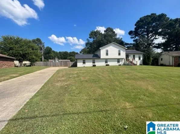 1110 Sunny Dell Cir, Bessemer, AL 35023