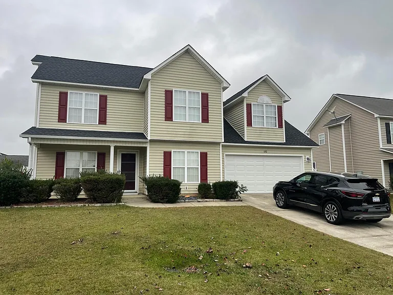 180 Bennington Dr — Photo 2
