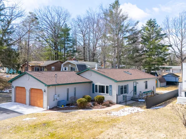 311 Iroquois Ave, Prudenville, MI 48651