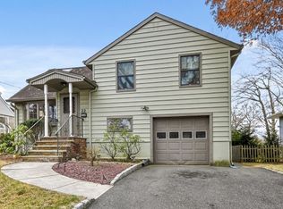 22 Mackay Ave, Waldwick, NJ 07463