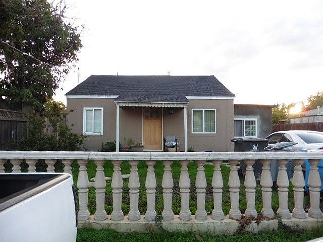 1st image of 117 Pickford Ave