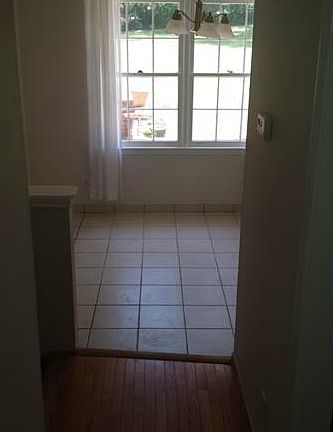4th image of 444 Martins Ct