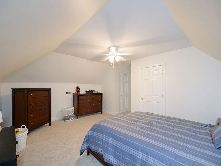 183 Herman Melville Ave — Photo 23