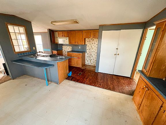 3rd image of 118 Oakwood Ct