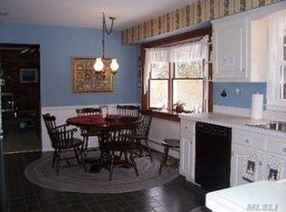2 Oneonta Ct, Centerport, NY 11721