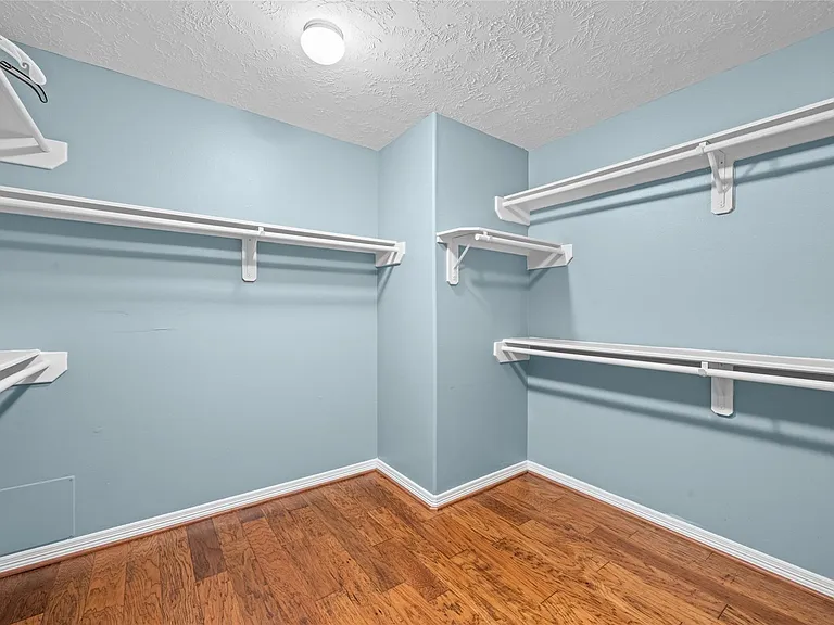 3410 Skyline Village Dr — Photo 40