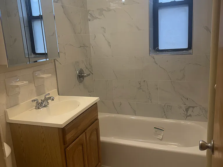 1 Bedroom Apartment — Photo 4