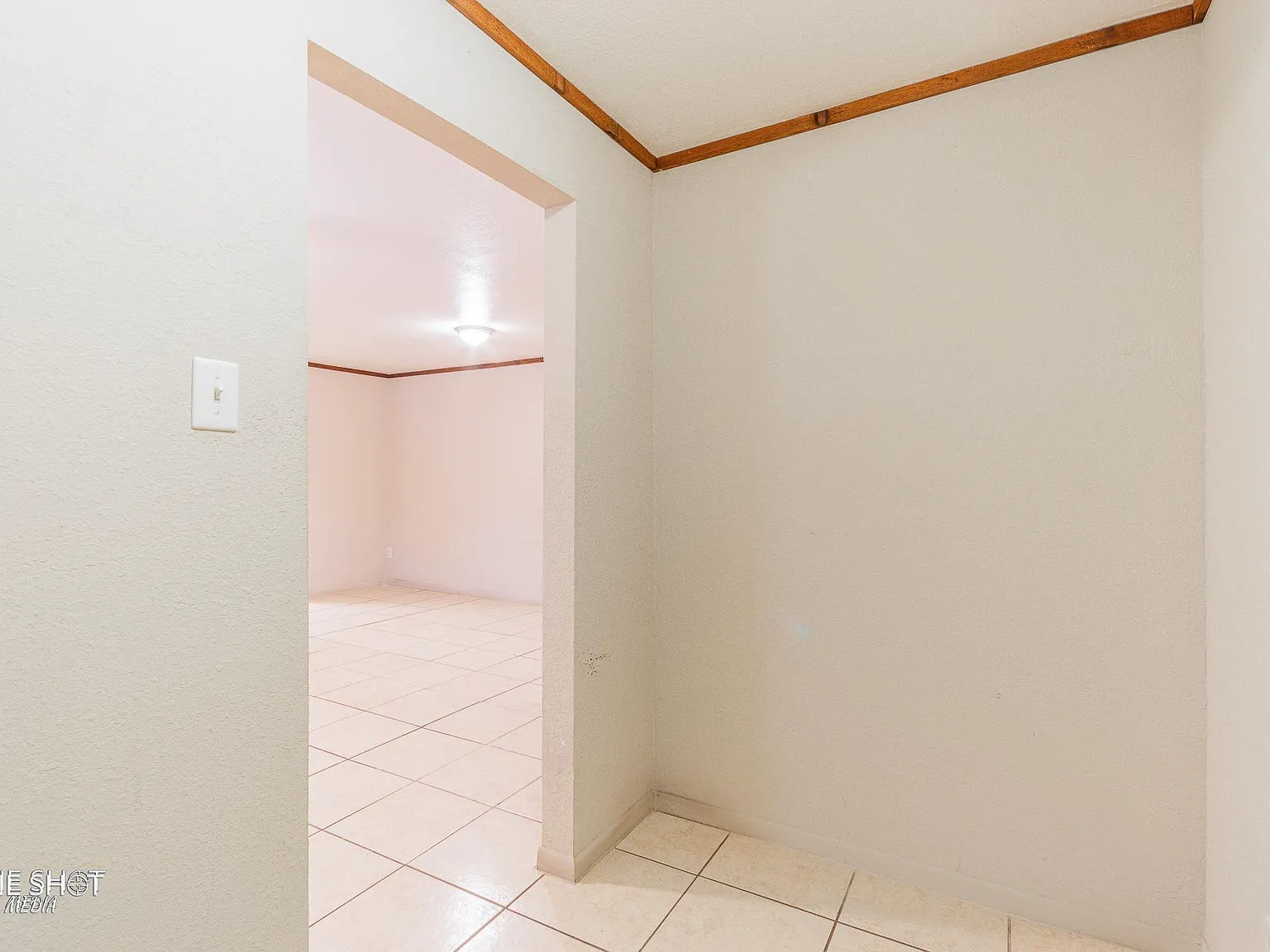 Studio, 1000 sqft, $1,000 — Photo 3