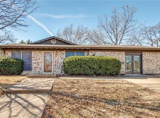 1101 Briar Oaks Dr, Irving, TX 75060